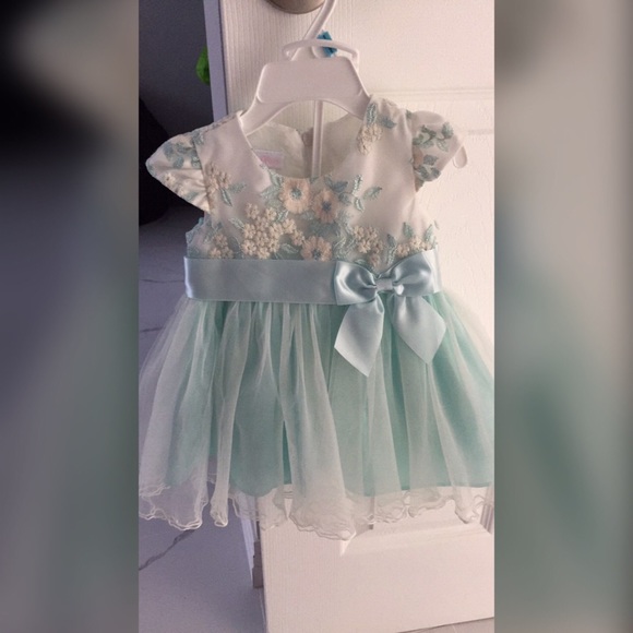 Baby Girl Dress 6-9 Months - Picture 2 of 3